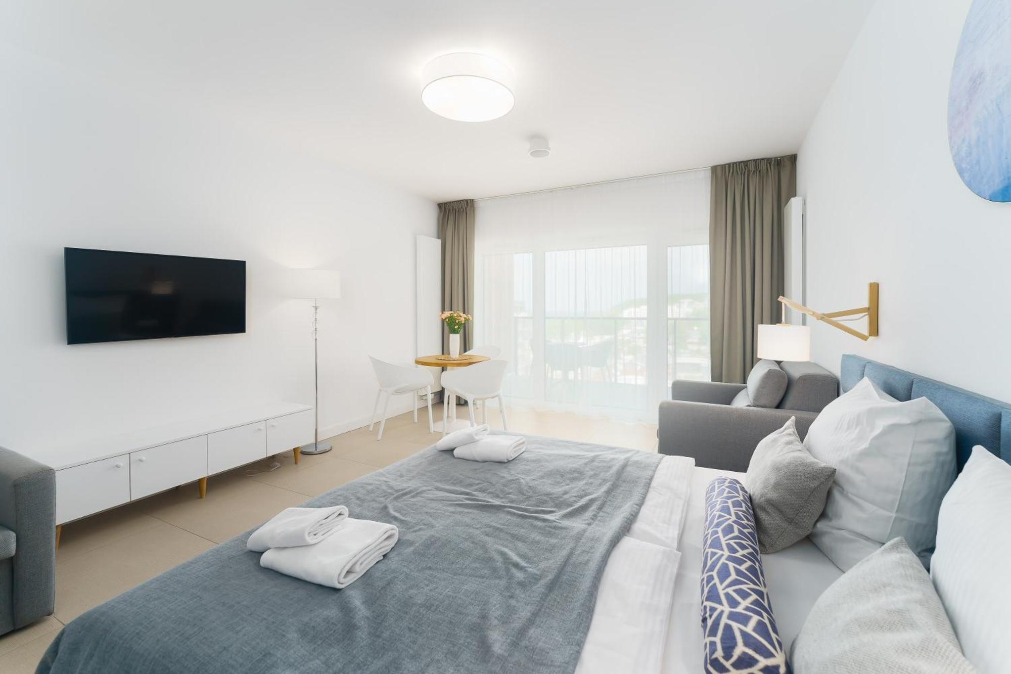 Aquamarina Prima Deluxe Studios With Sea View By Noclegi Renters Мендзиздрое Екстериор снимка