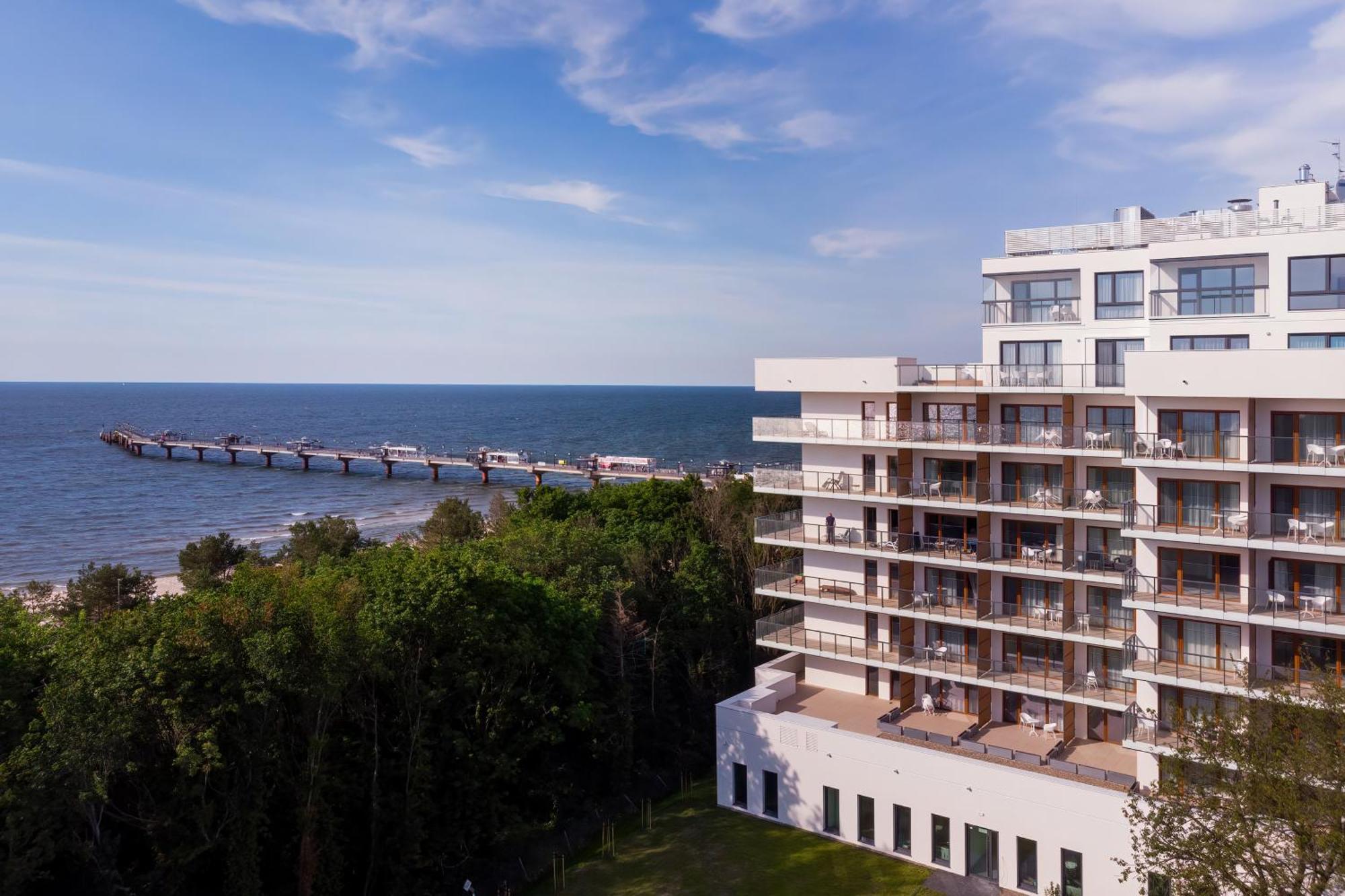Aquamarina Prima Deluxe Studios With Sea View By Noclegi Renters Мендзиздрое Екстериор снимка