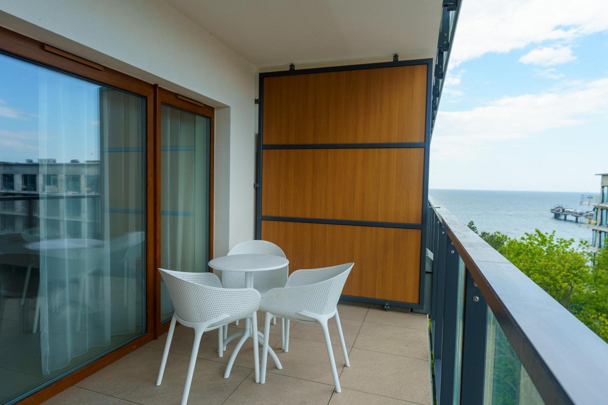 Aquamarina Prima Deluxe Studios With Sea View By Noclegi Renters Мендзиздрое Екстериор снимка